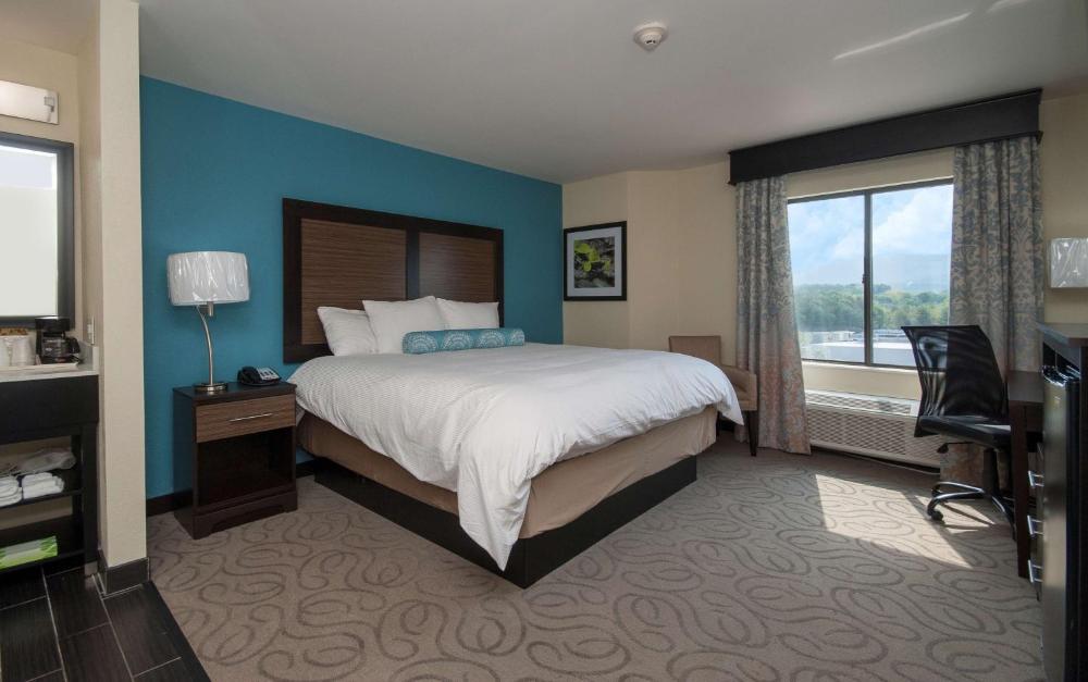 King Room - Non-Smoking interior